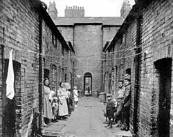 Nottingham slums: Parr's Yard in 1931.
